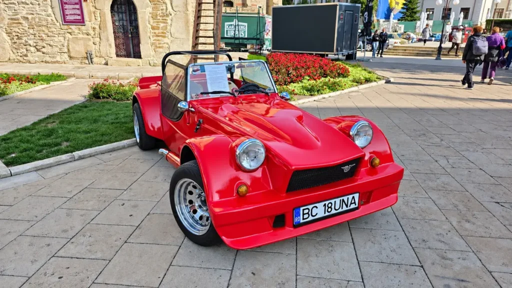 Automobile istorice expuse la Retro Parada Toamnei 2026, pe Platoul Curții Domnești din Piatra-Neamț