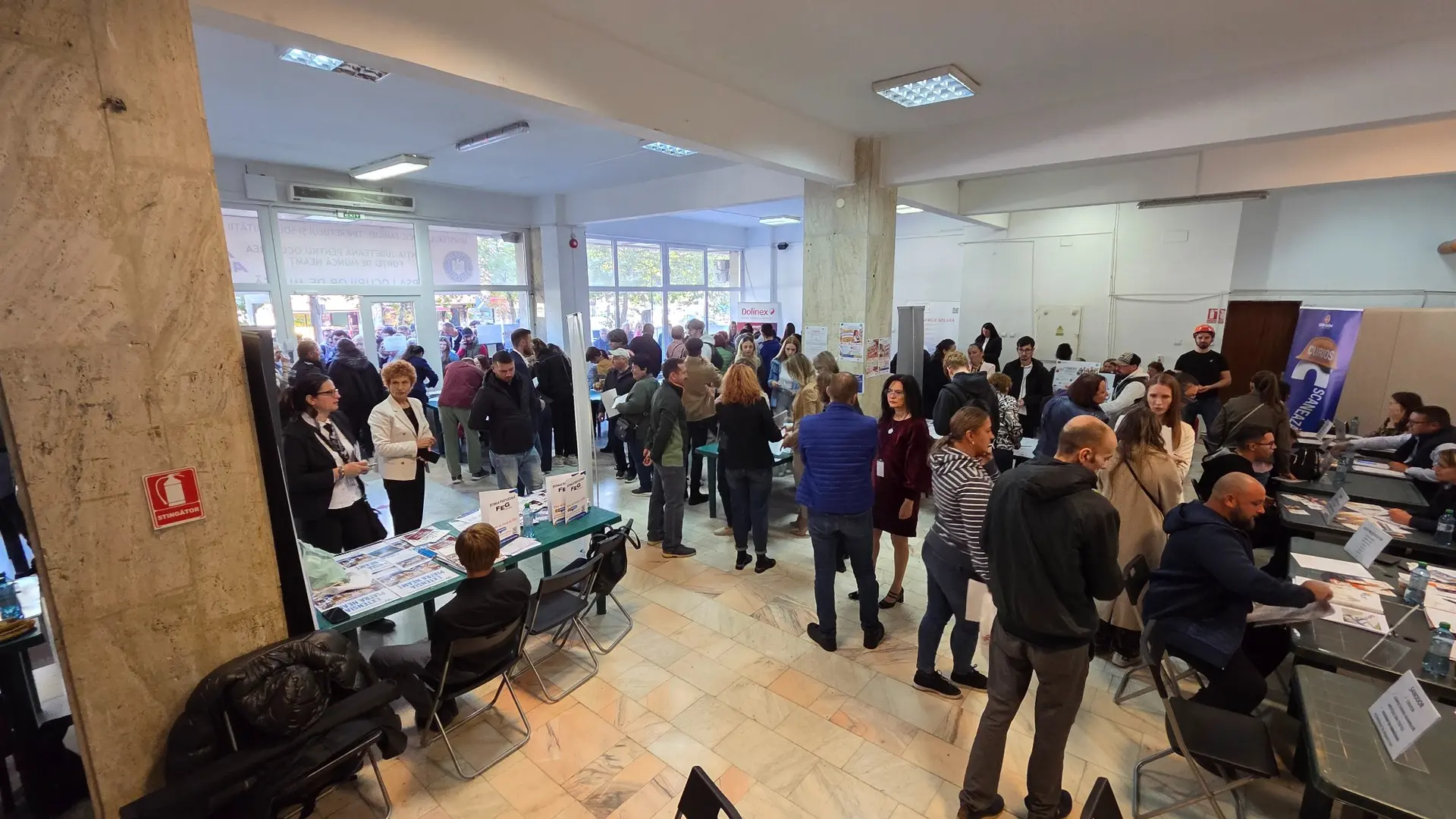 Vedere de ansamblu a participanților și standurilor din Pavilionul Expozițional Municipal, Piatra-Neamț, 9 octombrie 2026